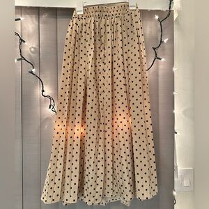 Skirt
Size: S
Brand: Sweet rain
Color: beige